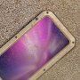 Superodolné puzdro z kovu, silikónu a tvrdeného skla pre iPhone 11 Pro – zlaté