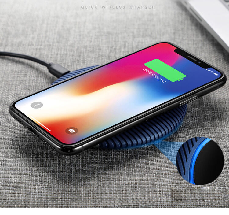 Bezdrôtová QI nabíjačka s protišmykovým povrchom pre Apple iPhone – modro-strieborná