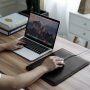 Dux Ducis obálka z PU kože s integrovaným stojančekom pre MacBook 13" / Air 13" / Pro 13" - čierna