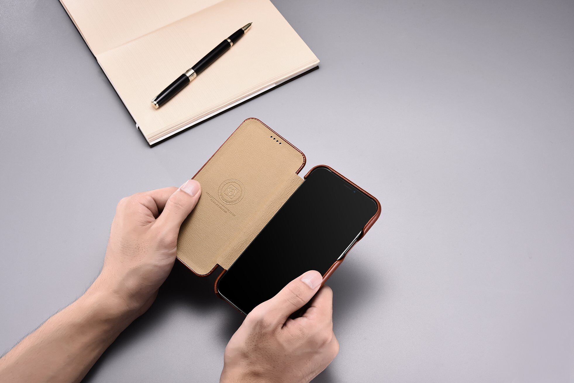 Icarer kožené flipové puzdro pre iPhone 11 - kakaovohnedé