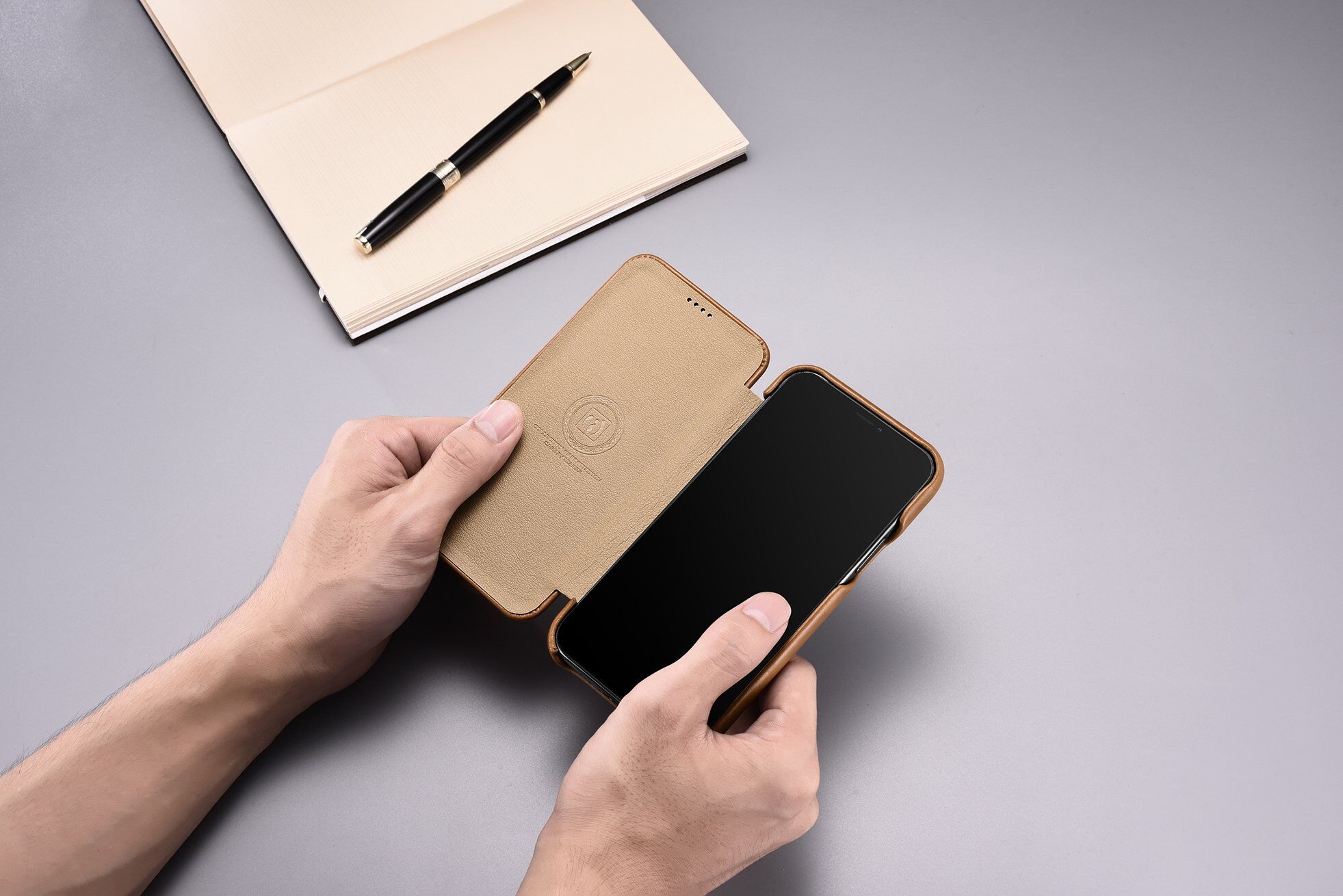 Icarer kožené flipové puzdro pre iPhone 11 Pro Max - kakaovohnedé