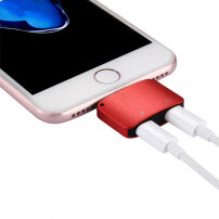 Redukcia Lightning konektora, na počúvanie hudby a nabíjanie – červená