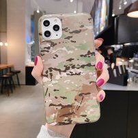 Kryt z mäkkého plastu s maskáčovým vzorom pre iPhone 12 Pro Max - hnedý