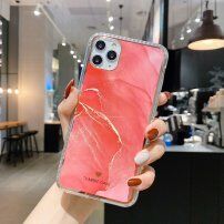 Mramorový nárazuvzdorný kryt pre iPhone 12 / 12 Pro - korálový