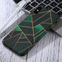 Kryt pre Apple iPhone XS / iPhone X svietiaci v tme – zelený geometrický vzor