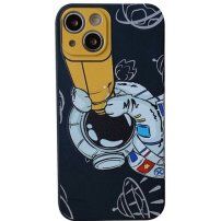Kryt z mäkkého plastu astronaut vo vesmíre pre iPhone 13 Pro - čierny