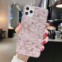 Kryt z mäkkého plastu s maskáčovým vzorom pre iPhone 12 / 12 Pro - ružový