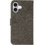 Flipové púzdro so vzorom čipky pre iPhone 16 Plus - hnedé