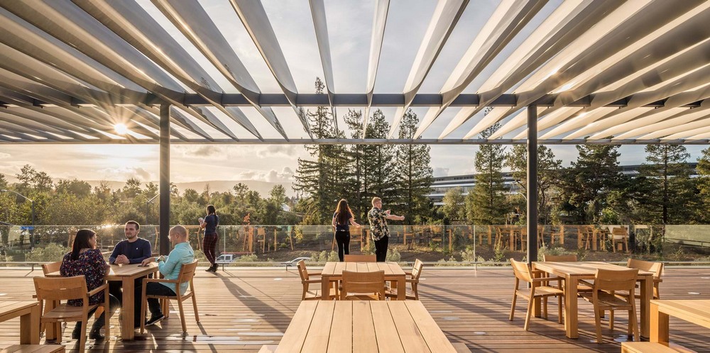 Návštevnícke centrum v Apple Parku bolo otvorené pre verejnosť