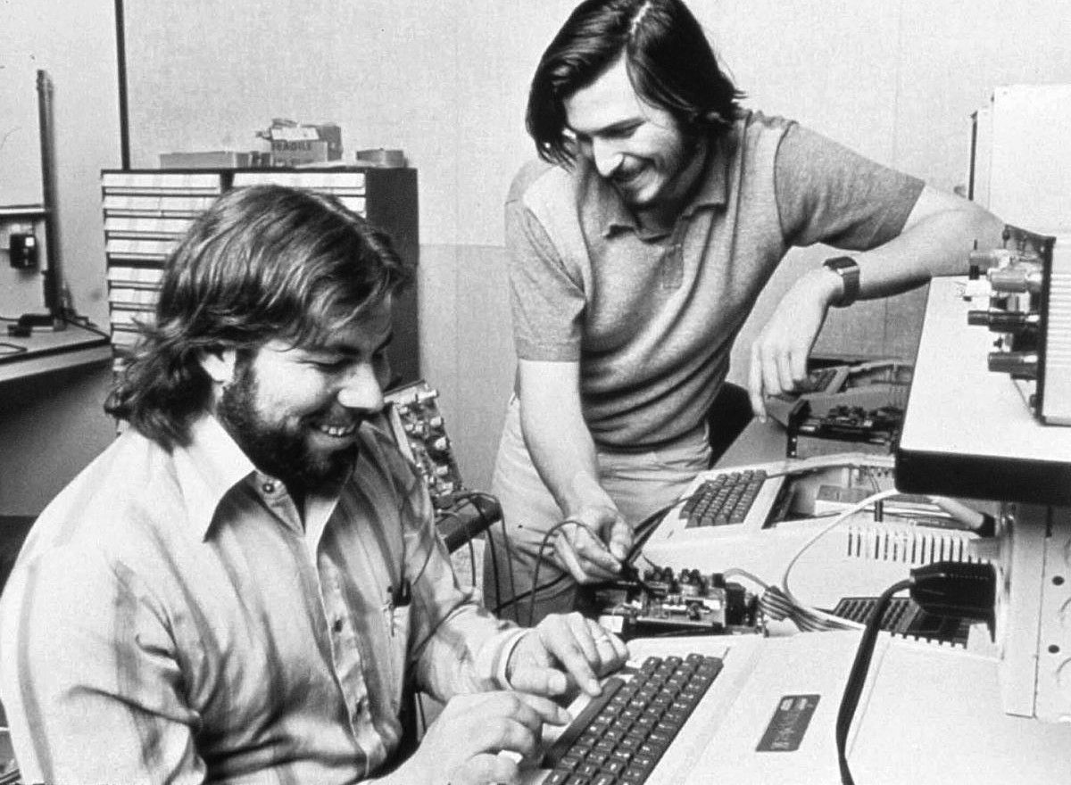 História počítačov Apple: Úspech vystriedal prepad