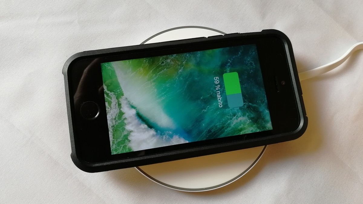 iPhone - bezdrôtová nabíjačka Qi