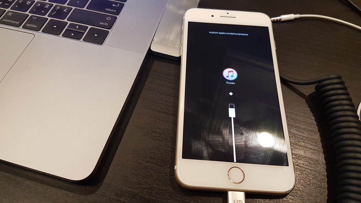 Čo robiť, keď displej iPhonu nereaguje alebo zamŕza