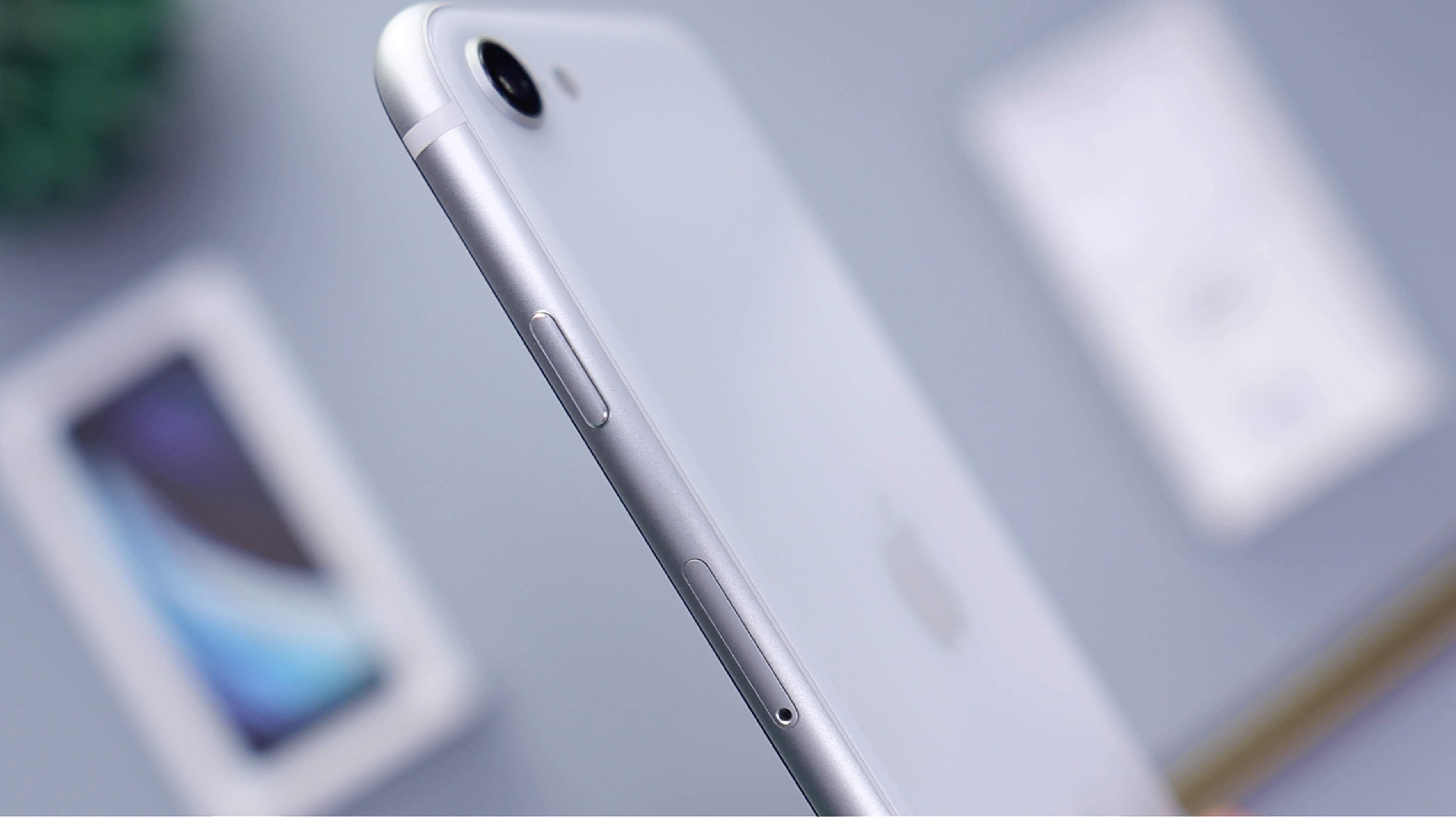 Vynútený reštart na iPhone SE vykonáte jednoducho