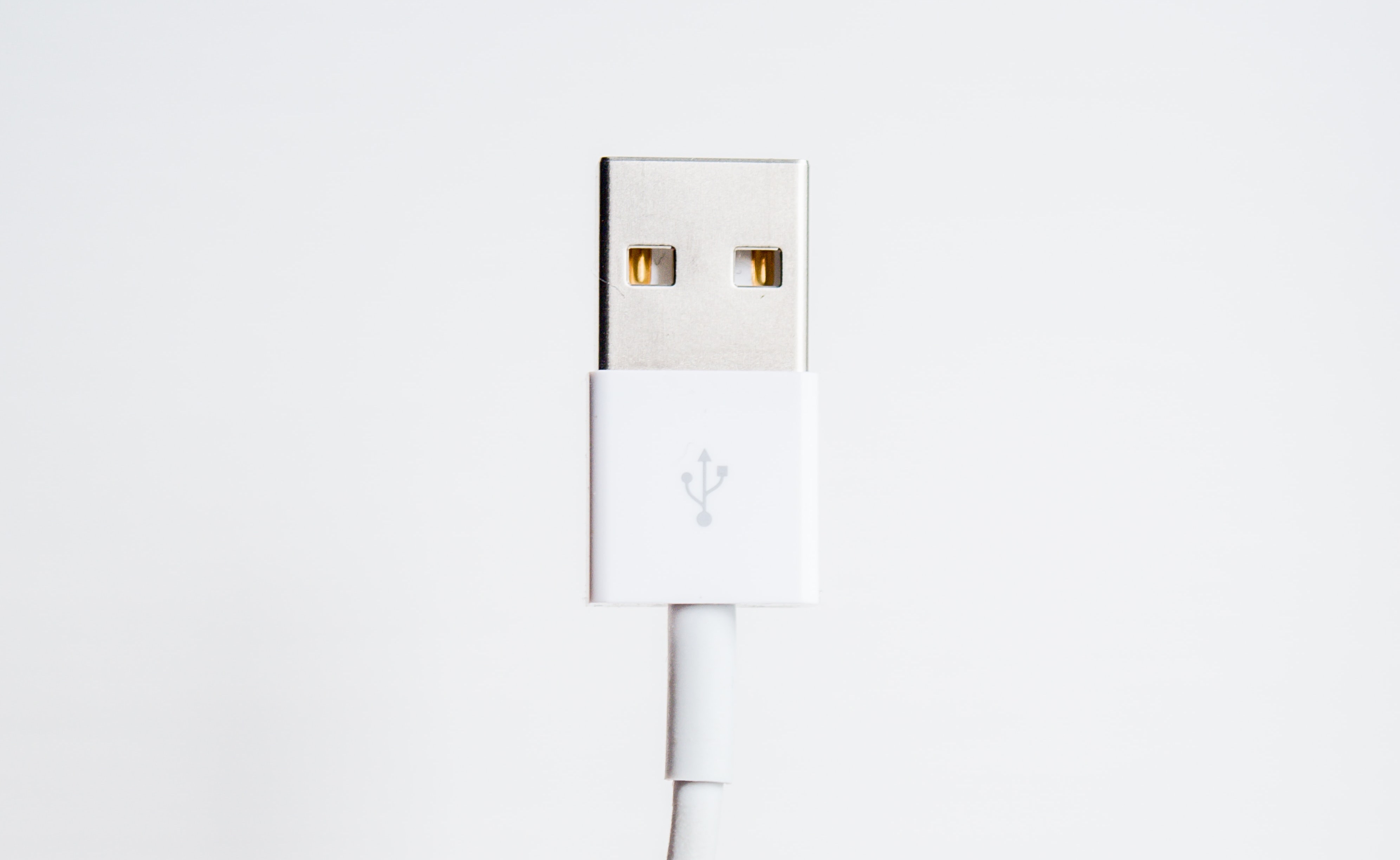 Nabíjačka a&nbsp;slúchadlá zmiznú aj z&nbsp;balení starších iPhonov