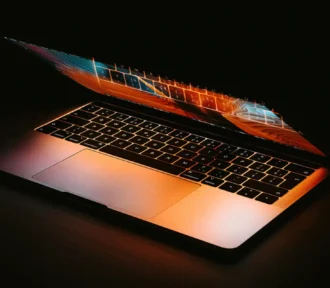 Prináša macOS 16 dotykové ovládanie? Apple možno tento rok naznačí budúcnosť Macov!