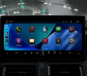 CarPlay prinesie najväčšiu zmenu v&nbsp;systéme iOS 26 od&nbsp;jeho uvedenia v&nbsp;roku 2014! Nový dizajn, nové funkcie a&nbsp;menej rozptyľovania počas jazdy!